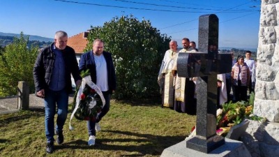 SSP Kragujevac: Položili vence za stradale u oktobru 1941. i poručili - nikad više fašizam