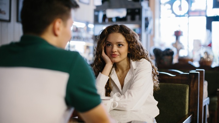 3 znaka da vas muškarac ne gleda samo kao prijatelja