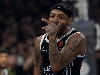 Karlik Džons zatečen zbog snega u Beogradu (FOTO)