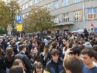 Profesori Pete gimnazije odbili prijem u Školskoj upravi jer ne žele da prime roditelje i decu