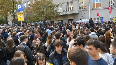 Profesori Pete gimnazije odbili prijem u Školskoj upravi jer ne žele da prime roditelje i decu