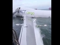 Srušio se Boing 747 pri sletanju, IMA MRTVIH (VIDEO)