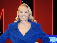 Lepa Brena proslavila 65. rođendan: Podelila fotku iz porodične vile i svi gledaju u DETALJE NA TORTI (FOTO)