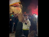 Veličanstven doček u Čačku: Nepregledne kolone uz vatromete i doboše pozdravile studente iz Pazara (VIDEO)