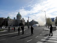 Jedna osoba privedena ispred Skupštine, Ćacilend u plamenu (VIDEO)