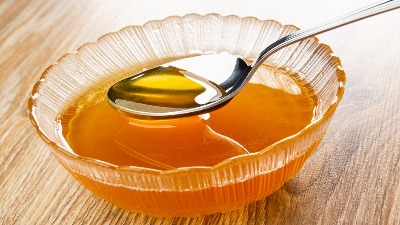 4 jednostavna TESTA otrkrivaju da li je MED LAŽAN - treći je najpouzdaniji 