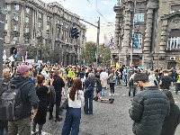 Protest ispred Vlade, traži se Zakon "Roditelj-negovatelj" (FOTO)