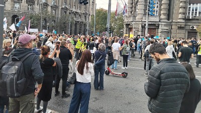 Protest ispred Vlade, traži se Zakon "Roditelj-negovatelj" (FOTO)