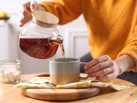 Biljni čaj koji "topi" nadutost i olakšava stomak: Prirodna mešavina za bolje varenje