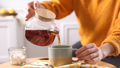 Biljni čaj koji "topi" nadutost i olakšava stomak: Prirodna mešavina za bolje varenje