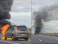 Drama na auto-putu ka Šidu: Plamen progutao vozilo (VIDEO)