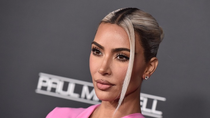 Ovo NIJE JELKA, nego ŠUMA: Kim Kardašijan pokazala novogodišnju dekoraciju - fanovi u šoku (VIDEO) 