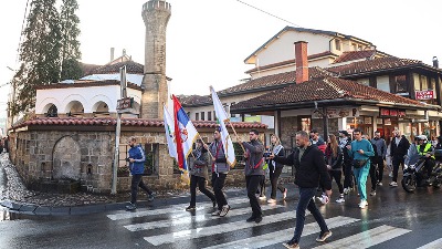 Vrata svih hramova Eparhije Žičke otvorena za studente koji pešače do Novog Sada: Prizori koji su oduševili Srbiju (FOTO, VIDEO)