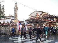 "Oni su uzdrmali Vučića": Asošiejted pres o maršu studenata iz Novog Pazara prema NS