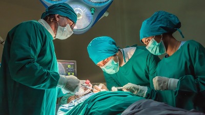 Muškarac (24) došao na hitnu zbog nesnosnih bolova, završio na hitnoj operaciji: A zbog predmeta koji je nađen u rektumu NASTALA JE UZBUNA