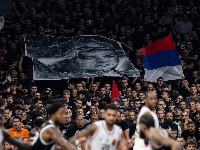 Oglasio se navijač koji je podigao transparent protiv Vučića na utakmici Partizana 