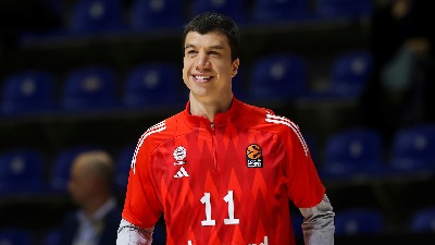 Navijači Bajerna se poklonili Lučiću: Olimpijakos pokvario žurku Navijači Bajerna se poklonili Lučiću: Olimpijakos pokvario žurku