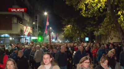 Vatromet emocija na dočeku u Valjevu: Veliki broj građana uz studente iz Novog Pazara (VIDEO) Vatromet emocija na dočeku u Valjevu: Veliki broj građana uz studente iz Novog Pazara (VIDEO)