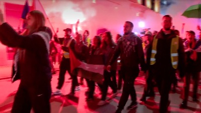 Novopazarski studenti stigli u KG: Emotivan doček uz medalje i vatromet (VIDEO) Novopazarski studenti stigli u KG: Emotivan doček uz medalje i vatromet (VIDEO)