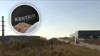 Radnici danskog "Kentaura" iz Vranja ostali bez posla: Nije im dozvoljeno da uđu u fabriku, njih 253 ostaje na ulici (VIDEO) Radnici danskog "Kentaura" iz Vranja ostali bez posla: Nije im dozvoljeno da uđu u fabriku, njih 253 ostaje na ulici (VIDEO)
