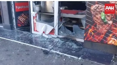 Turčinu DEMOLIRAN lokal u Podgorici, njegova reakcija sve šokirala (VIDEO) Turčinu DEMOLIRAN lokal u Podgorici, njegova reakcija sve šokirala (VIDEO)