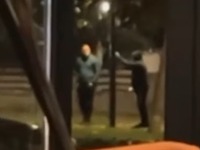 Sramotne scene pred dolazak studenata u Obrenovac: Organizovano cepanje plakata (VIDEO)