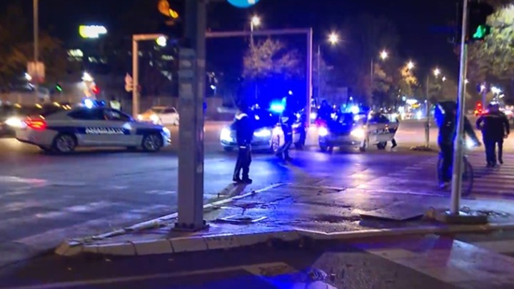 Policajci blokirali raskrsnicu na kojoj im je poginuo kolega s porodicom (FOTO)