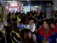 NAPADNUTI studenti i građani u selu Jabuka! Stvari polomljene i pobacane uz niz uvreda (FOTO) NAPADNUTI studenti i građani u selu Jabuka! Stvari polomljene i pobacane uz niz uvreda (FOTO)