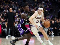 Lejkersi mogu bez Dončića i Lebrona - veče za istoriju Ostina Rivsa (VIDEO)