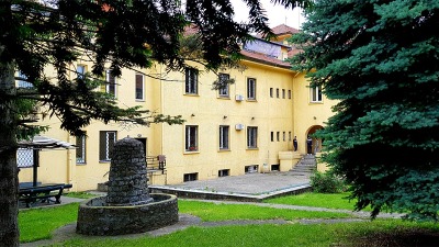 Direktorka škole Vožd prijavljena zbog sumnje da je zloupotrebila položaj