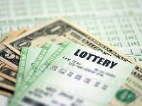 Osvojili su ogromnu sumu na lutriji, a to im je UNIŠTILO ŽIVOT