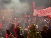 Studenti iz Novog Pazara stigli u Beograd: Doček uz "pumpanje" i vatromet (VIDEO)