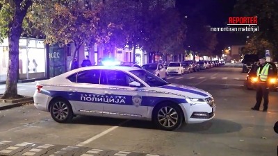 Žandarmerija opkolila šabačku gimnaziju: Studentima onemogućeno da unesu dušeke Žandarmerija opkolila šabačku gimnaziju: Studentima onemogućeno da unesu dušeke