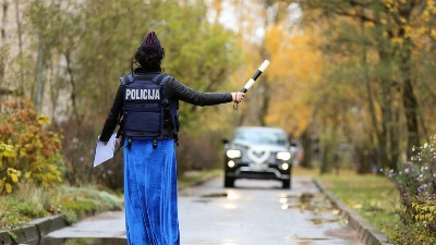 Policajka otkrila koliko dozvoljava PREKORAČENJE BRZINE i nastao je HAOS na mrežama: Izbila rasprava - komentari pljušte (VIDEO) 