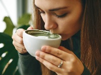 Zeleni čaj i krvni pritisak: Koliko zaista pomaže i kada može da napravi problem