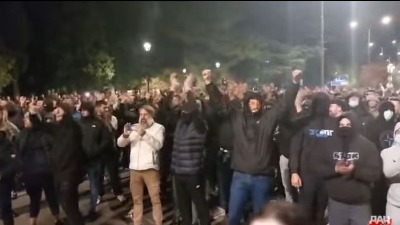Crna Gora krenula srpskim stopama: Protest ispred Vlade, građani uzvikivali "Turci, napolje" (VIDEO) Crna Gora krenula srpskim stopama: Protest ispred Vlade, građani uzvikivali "Turci, napolje" (VIDEO)