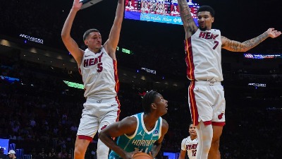 Majami razbio Šarlot: Jović iskopirao Jokića (VIDEO) Majami razbio Šarlot: Jović iskopirao Jokića (VIDEO)