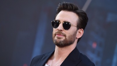 Slavni glumac koji je proglašen za NAJBOLJEG FRAJERA NA SVETU postao tata: Njegova 16 GODINA MLAĐA žena rodila devojčicu Slavni glumac koji je proglašen za NAJBOLJEG FRAJERA NA SVETU postao tata: Njegova 16 GODINA MLAĐA žena rodila devojčicu