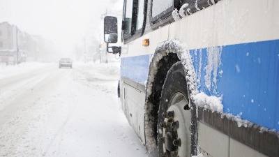 Autobusi puni đaka ostali zavejani na Divčibarama (FOTO)