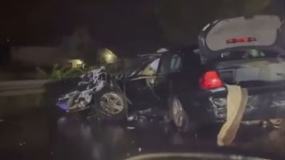 Preticao autobus, pa se zakucao u auto, sumnja se da ima poginulih (FOTO, VIDEO)