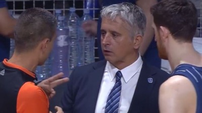 Kokoškov IZBAČEN: Hapoel pobedio Efes u Morači