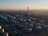 Vučić otkrio kada će početi da radi Rafinerija