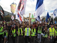 Arhiv objavio koliko je građana juče krenulo peške iz Beograda u NS