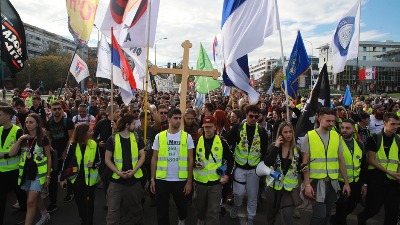 Arhiv objavio koliko je građana juče krenulo peške iz Beograda u NS Arhiv objavio koliko je građana juče krenulo peške iz Beograda u NS