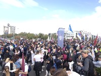 AP: Mladi u Srbiji marširaju na obeležavanje godinu dana od smrtonosnog pada nadstrešnice