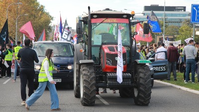 (UŽIVO) Studenti ušli u Batajnicu: Uz akademce Dudaš i Gagi Jovanović(FOTO/VIDEO) (UŽIVO) Studenti ušli u Batajnicu: Uz akademce Dudaš i Gagi Jovanović(FOTO/VIDEO)