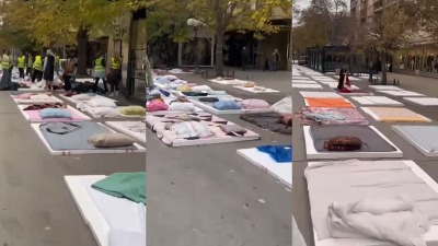 Hiljade studenata će noćiti NAPOLJU u Inđiji, građani naparavili kamp (VIDEO) Hiljade studenata će noćiti NAPOLJU u Inđiji, građani naparavili kamp (VIDEO)