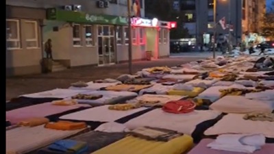 Studenti posle spavanja na otvorenom: Meštani Inđije su osećali krivicu, ali beskrajno im hvala (VIDEO) Studenti posle spavanja na otvorenom: Meštani Inđije su osećali krivicu, ali beskrajno im hvala (VIDEO)