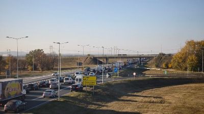 Saobraćajna nesreća na auto-putu ka NS: Stotine vozila stoje u koloni (FOTO) Saobraćajna nesreća na auto-putu ka NS: Stotine vozila stoje u koloni (FOTO)