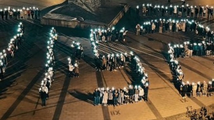 Tišina koja sve govori: Dirljive scene u Kraljevu - evo kako je odata pošta žrtvama pada nadstrešnice (VIDEO)